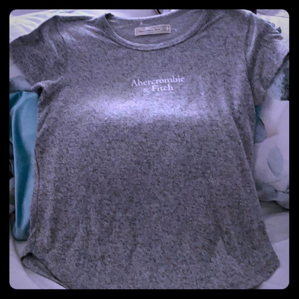 Abercrombie & Finch soft gray T